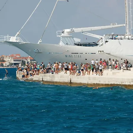 Lovely In With Wifi Будинок відпочинку